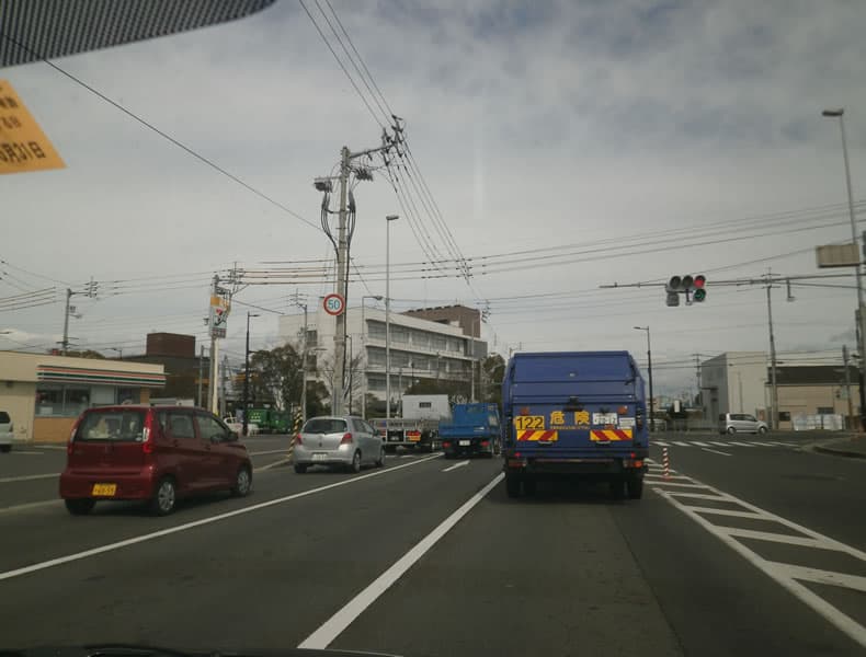 左手にセブンイレブン高松木太町店さんが見えてきますのでその交差点を右折します。（国道11号線）