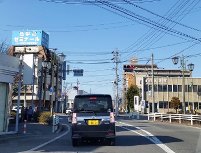 南松本駅前の信号を、国道19号線に向かって直進してください。